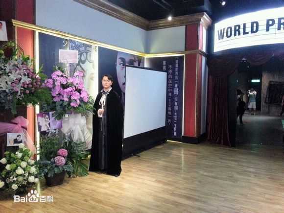 张国荣（原名张发宗）(Leslie Cheung（英）、レスリーチャン（日）)张国荣杜莎夫人蜡像照片图片图册