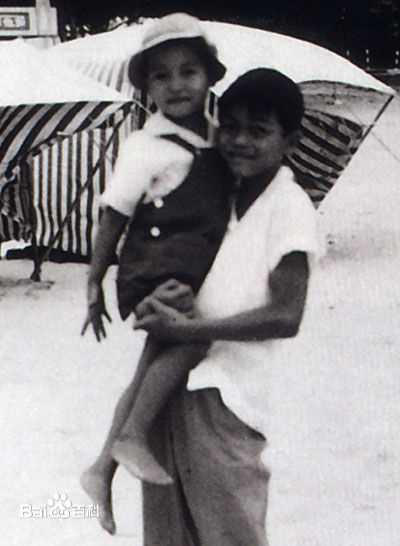 张国荣（原名张发宗）(Leslie Cheung（英）、レスリーチャン（日）)张国荣早年照片生活照相册