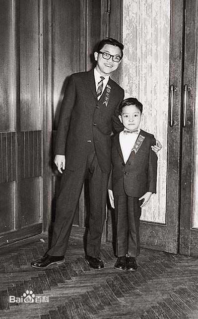 张国荣（原名张发宗）(Leslie Cheung（英）、レスリーチャン（日）)张国荣早年照片生活照相册