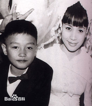 张国荣（原名张发宗）(Leslie Cheung（英）、レスリーチャン（日）)张国荣早年照片生活照相册