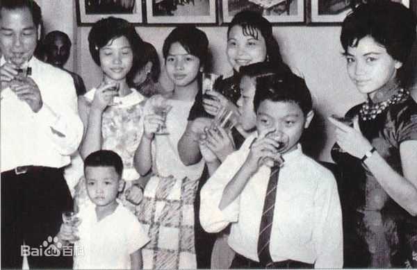 张国荣（原名张发宗）(Leslie Cheung（英）、レスリーチャン（日）)张国荣小时候性感图片图集