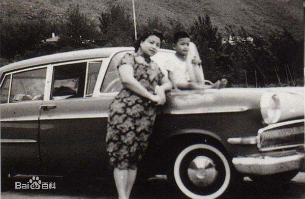 张国荣（原名张发宗）(Leslie Cheung（英）、レスリーチャン（日）)张国荣小时候性感图片图集