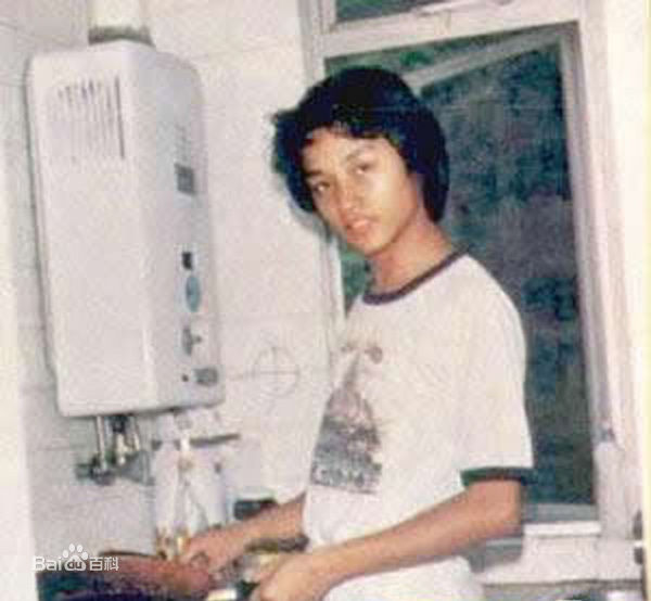 张国荣（原名张发宗）(Leslie Cheung（英）、レスリーチャン（日）)张国荣小时候性感图片图集