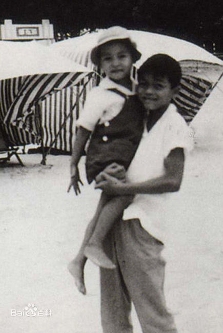 张国荣（原名张发宗）(Leslie Cheung（英）、レスリーチャン（日）)张国荣小时候性感图片图集