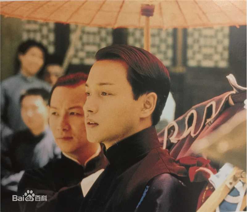 精选张国荣（原名张发宗）(Leslie Cheung（英）、レスリーチャン（日）)在《霸王别姬》饰程蝶衣中的图册