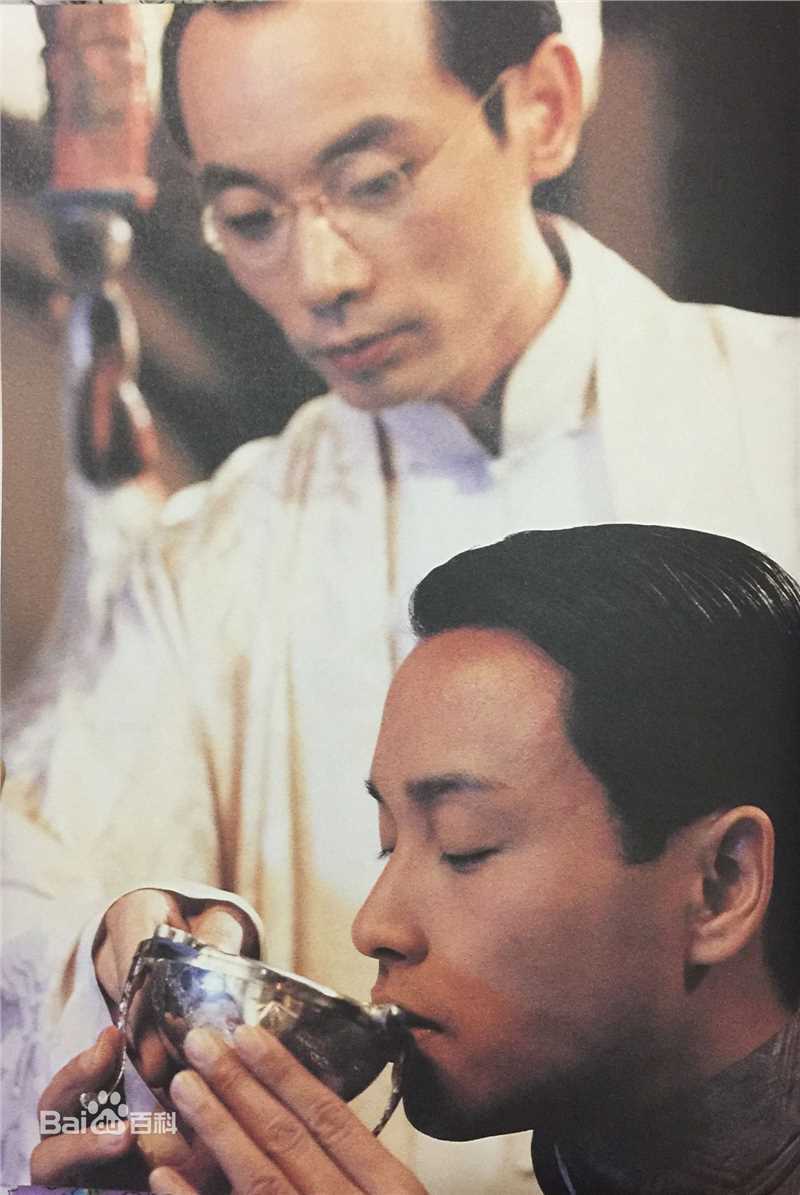 精选张国荣（原名张发宗）(Leslie Cheung（英）、レスリーチャン（日）)在《霸王别姬》饰程蝶衣中的图册