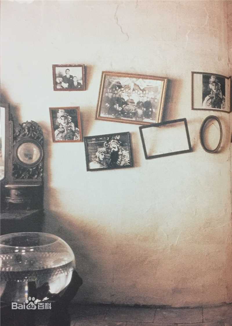 精选张国荣（原名张发宗）(Leslie Cheung（英）、レスリーチャン（日）)在《霸王别姬》饰程蝶衣中的图册