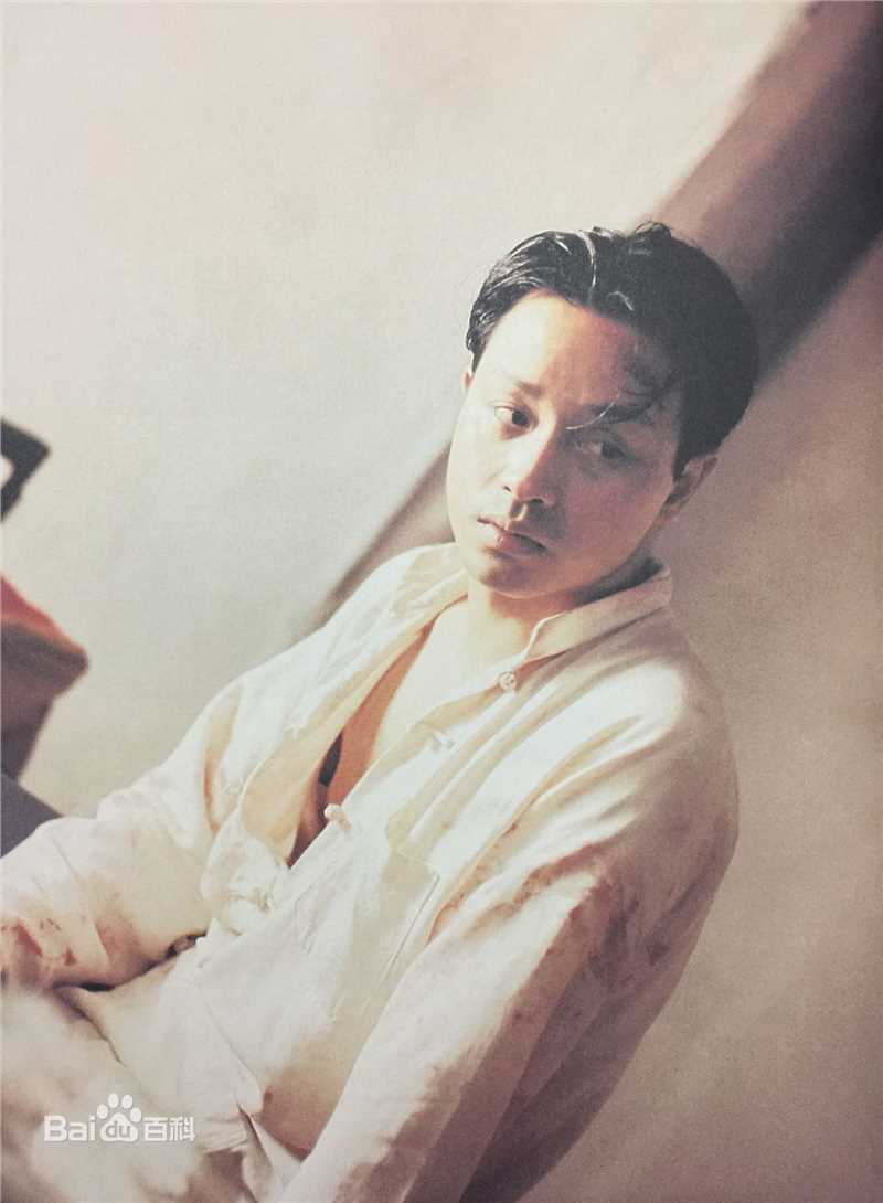精选张国荣（原名张发宗）(Leslie Cheung（英）、レスリーチャン（日）)在《霸王别姬》饰程蝶衣中的图册