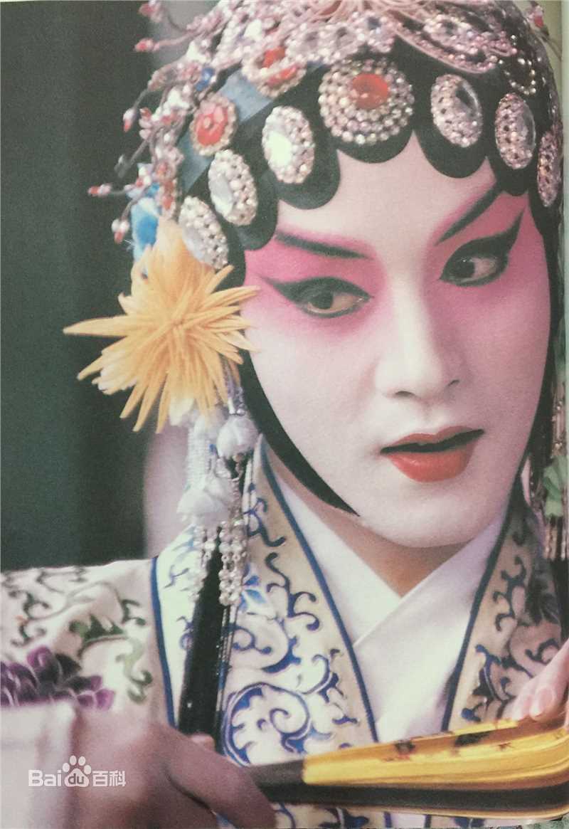 精选张国荣（原名张发宗）(Leslie Cheung（英）、レスリーチャン（日）)在《霸王别姬》饰程蝶衣中的图册