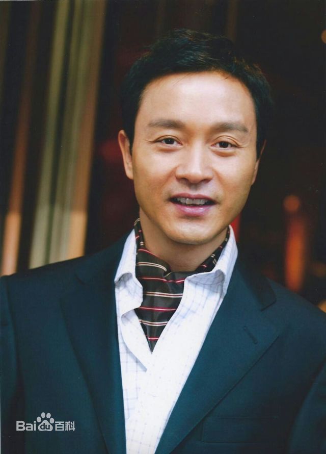 张国荣（原名张发宗）(Leslie Cheung（英）、レスリーチャン（日）)2002年 中环Dunhill剪彩性感图片图集