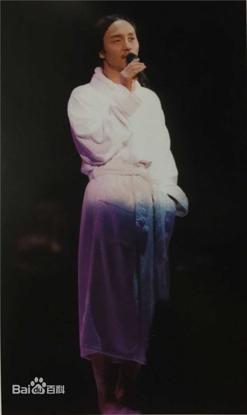 张国荣（原名张发宗）(Leslie Cheung（英）、レスリーチャン（日）)2000年 热情演唱会前后照片