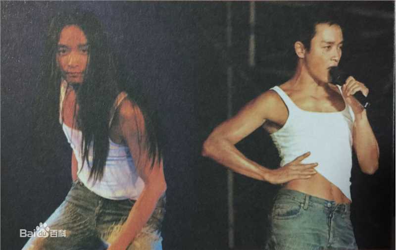 张国荣（原名张发宗）(Leslie Cheung（英）、レスリーチャン（日）)2000年 热情演唱会前后照片