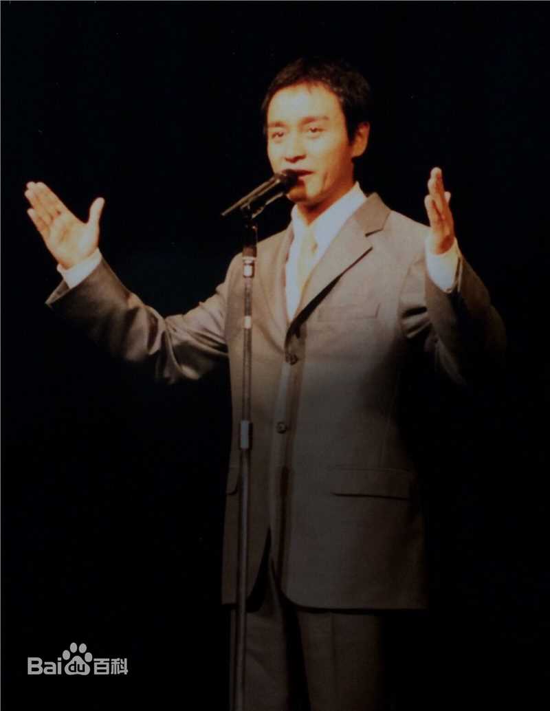 张国荣（原名张发宗）(Leslie Cheung（英）、レスリーチャン（日）)2000年 东京电影节壁纸壁纸