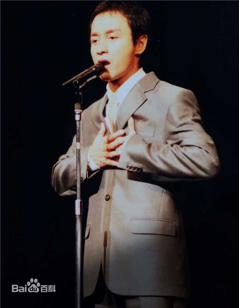 张国荣（原名张发宗）(Leslie Cheung（英）、レスリーチャン（日）)2000年 东京电影节壁纸壁纸