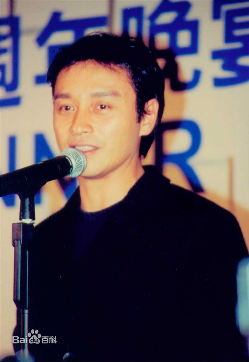 张国荣（原名张发宗）(Leslie Cheung（英）、レスリーチャン（日）)2000年 CASH周年晚会素颜照相册