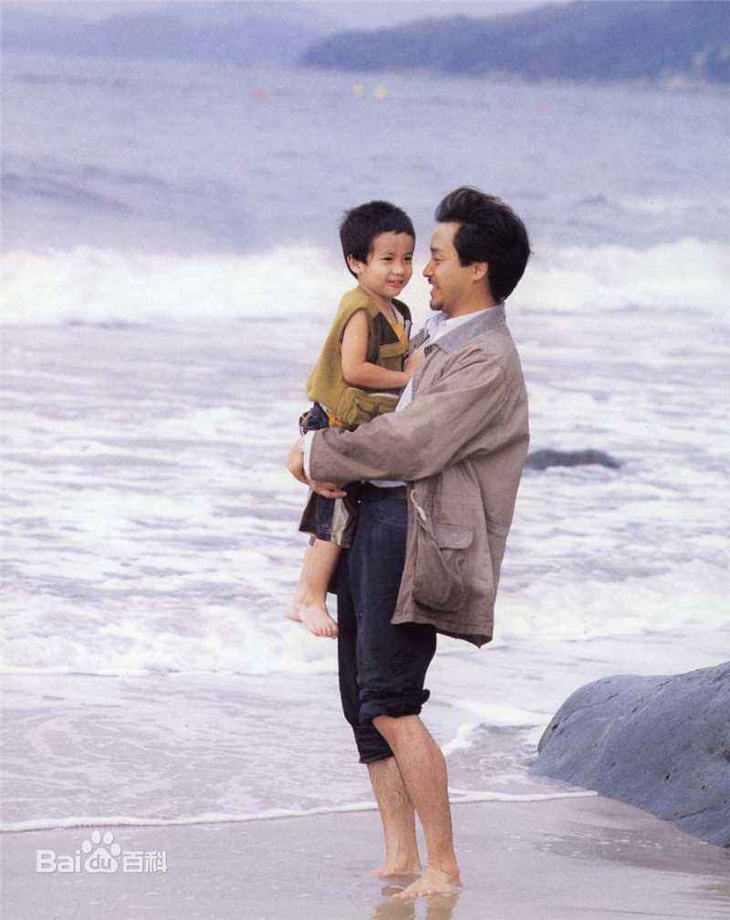 最优质张国荣（原名张发宗）(Leslie Cheung（英）、レスリーチャン（日）)在1999年 《所有》中的相册