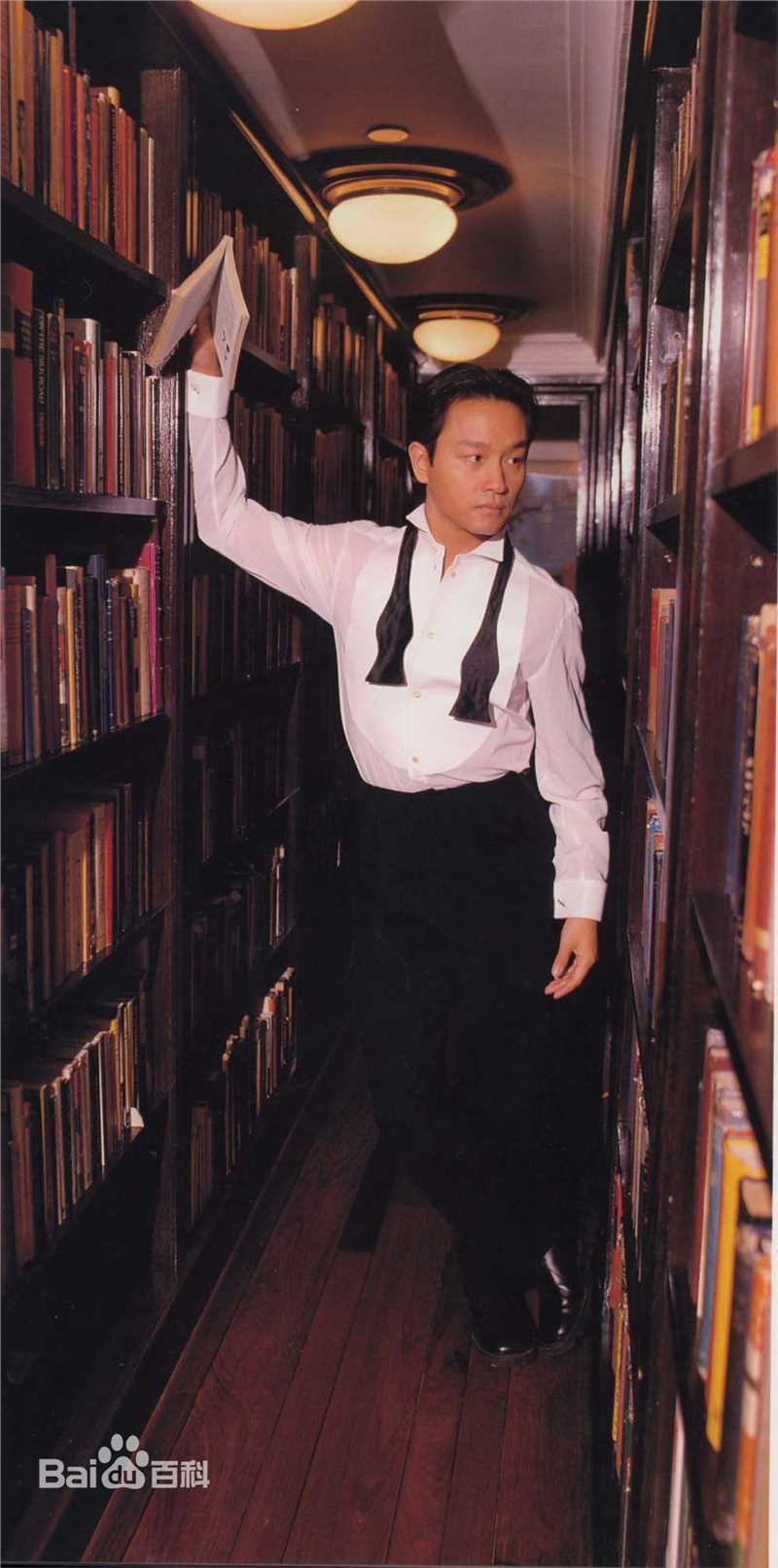 最优质张国荣（原名张发宗）(Leslie Cheung（英）、レスリーチャン（日）)在1999年 《所有》中的相册