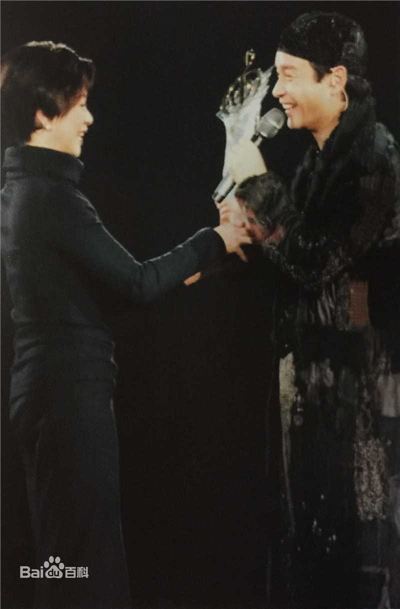 张国荣（原名张发宗）(Leslie Cheung（英）、レスリーチャン（日）)1999年 十大中文金曲金针奖图片图册