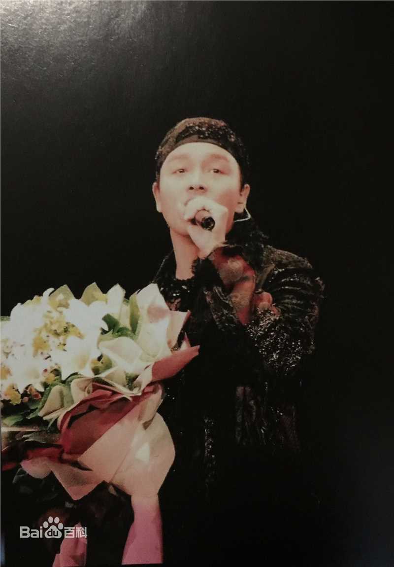 张国荣（原名张发宗）(Leslie Cheung（英）、レスリーチャン（日）)1999年 十大中文金曲金针奖图片图册