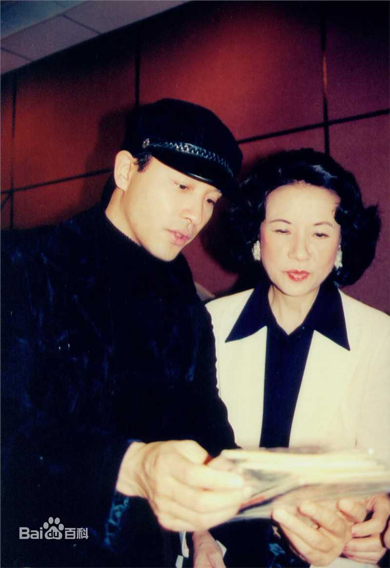 张国荣（原名张发宗）(Leslie Cheung（英）、レスリーチャン（日）)1997年 宣传RED卡慈善生活照相册