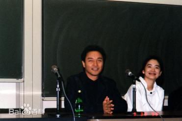 张国荣（原名张发宗）(Leslie Cheung（英）、レスリーチャン（日）)99港大张教授素颜照相册