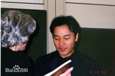 张国荣（原名张发宗）(Leslie Cheung（英）、レスリーチャン（日）)99港大张教授素颜照相册