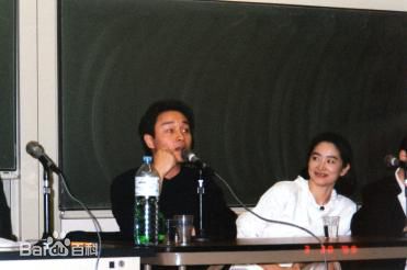 张国荣（原名张发宗）(Leslie Cheung（英）、レスリーチャン（日）)99港大张教授素颜照相册