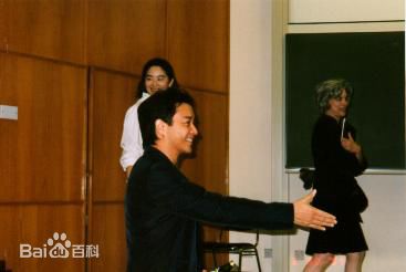 张国荣（原名张发宗）(Leslie Cheung（英）、レスリーチャン（日）)99港大张教授素颜照相册