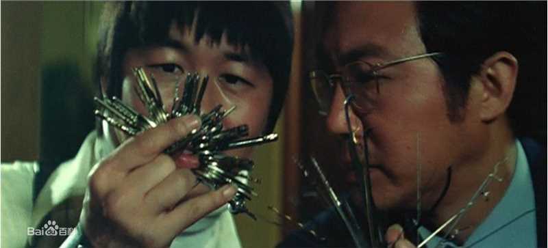 许冠杰(Samuel Hui)1976年《半斤八两》剧照