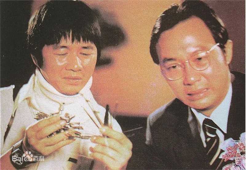 许冠杰(Samuel Hui)1976年《半斤八两》剧照