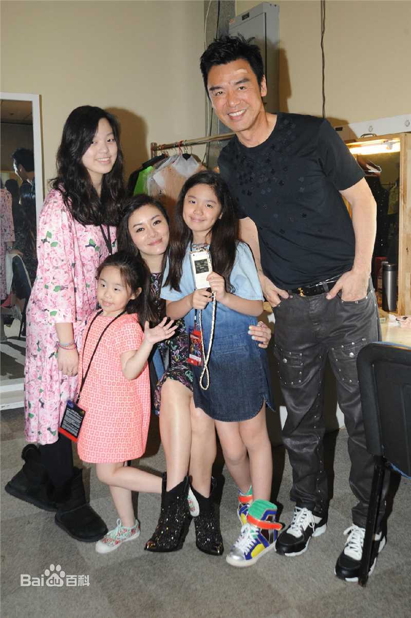 钟镇涛(Kenny Bee)镇镇涛全家福壁纸壁纸