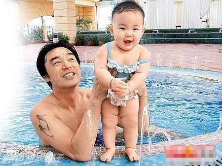 钟镇涛(Kenny Bee)镇镇涛全家福壁纸壁纸