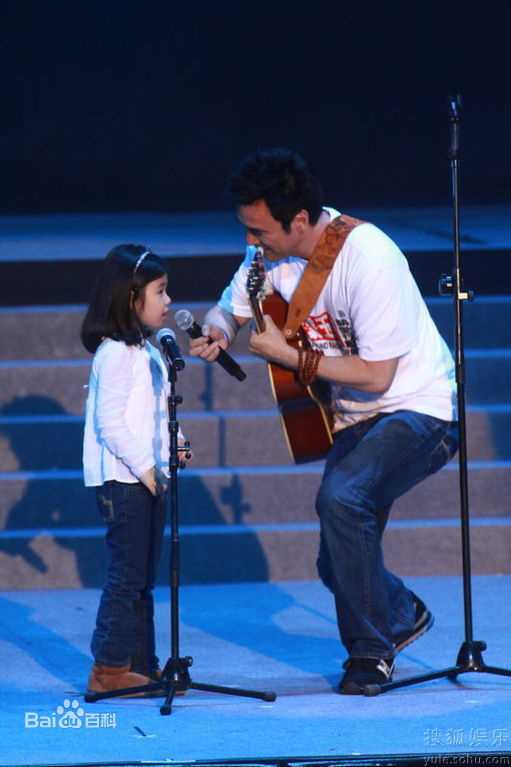 钟镇涛(Kenny Bee)2010年演艺界情系玉树关爱行动性感图片壁纸