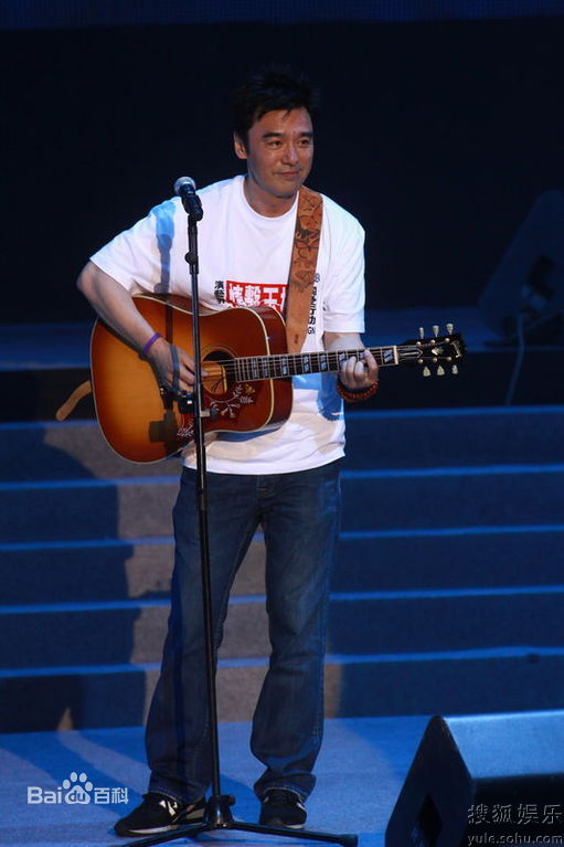 钟镇涛(Kenny Bee)2010年演艺界情系玉树关爱行动性感图片壁纸