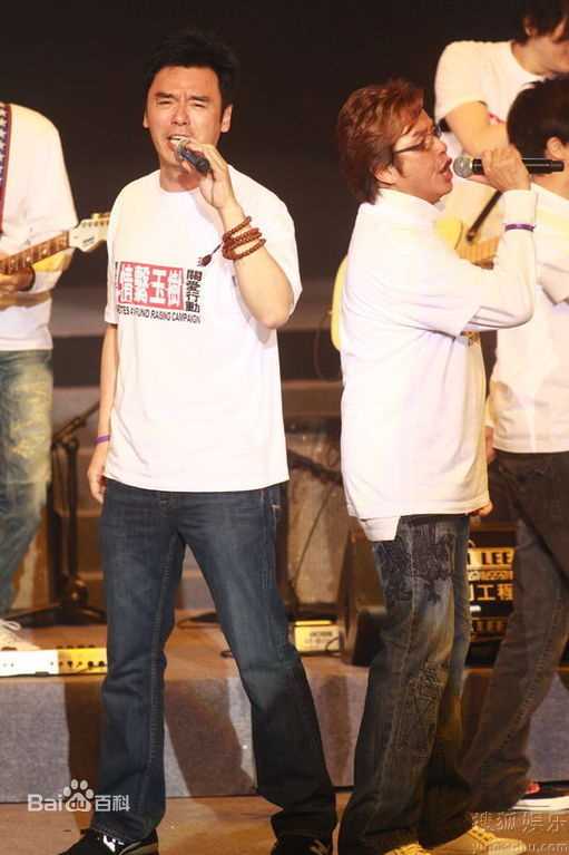 钟镇涛(Kenny Bee)2010年演艺界情系玉树关爱行动性感图片壁纸