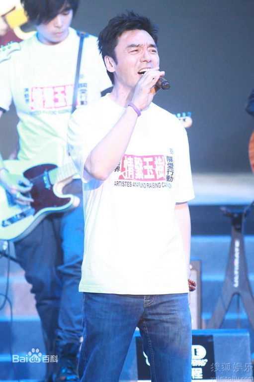 钟镇涛(Kenny Bee)2010年演艺界情系玉树关爱行动性感图片壁纸