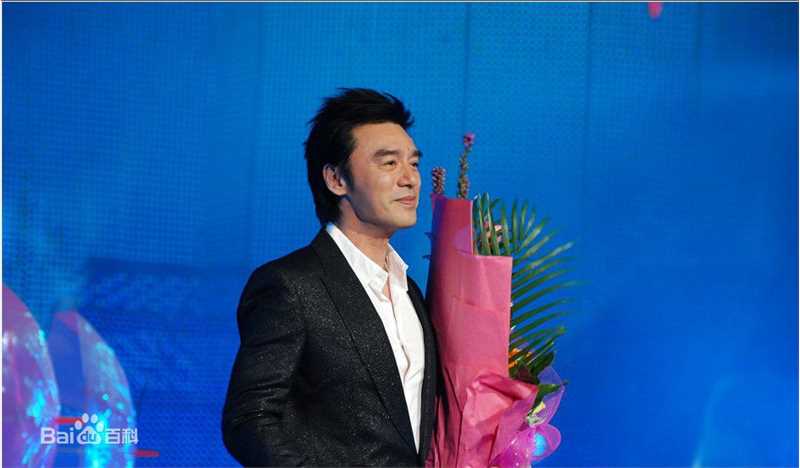 钟镇涛(Kenny Bee)2008深圳春晚生活照