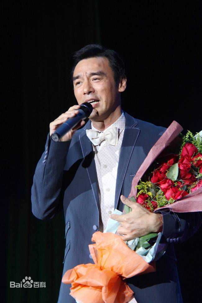 钟镇涛(Kenny Bee)2011年邢台冶金剧院演出壁纸壁纸