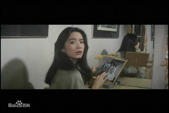 林青霞(Brigitte Lin)在1980年《金盏花》饰演韩佩吟中的