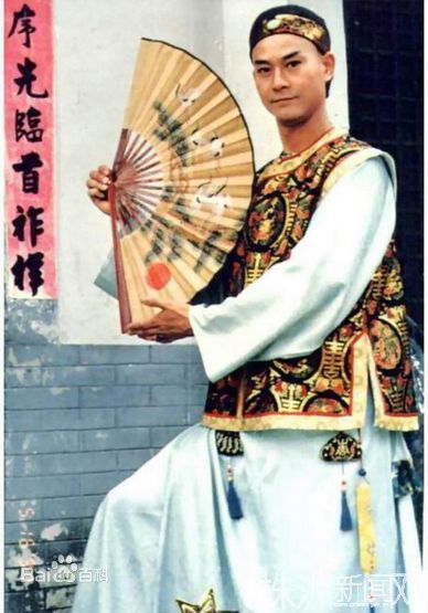 郑少秋(Adam Cheng)戏说乾隆图册生活照