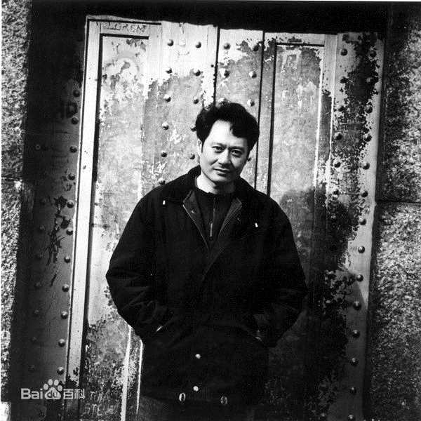 李安(Ang Lee)早年的素颜照壁纸