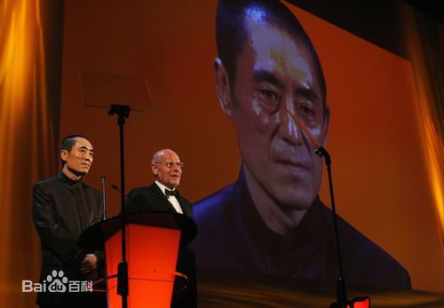 张艺谋(Zhang Yimou)工作照壁纸壁纸