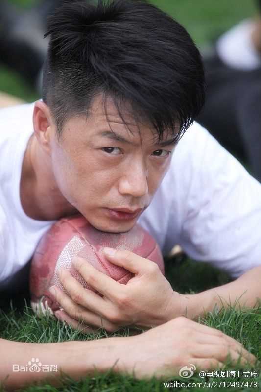 最新段奕宏(Duan Long)在《海上孟府》饰演孟文禄中的图集