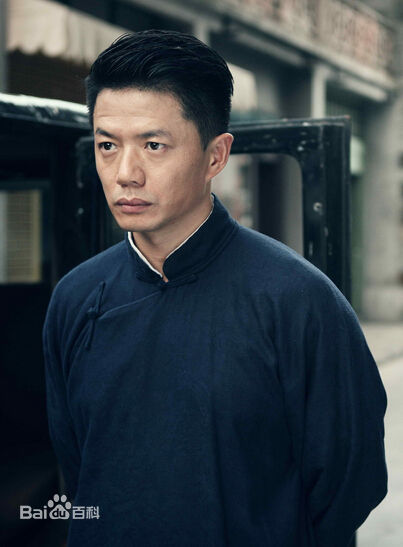 最新段奕宏(Duan Long)在《海上孟府》饰演孟文禄中的图集