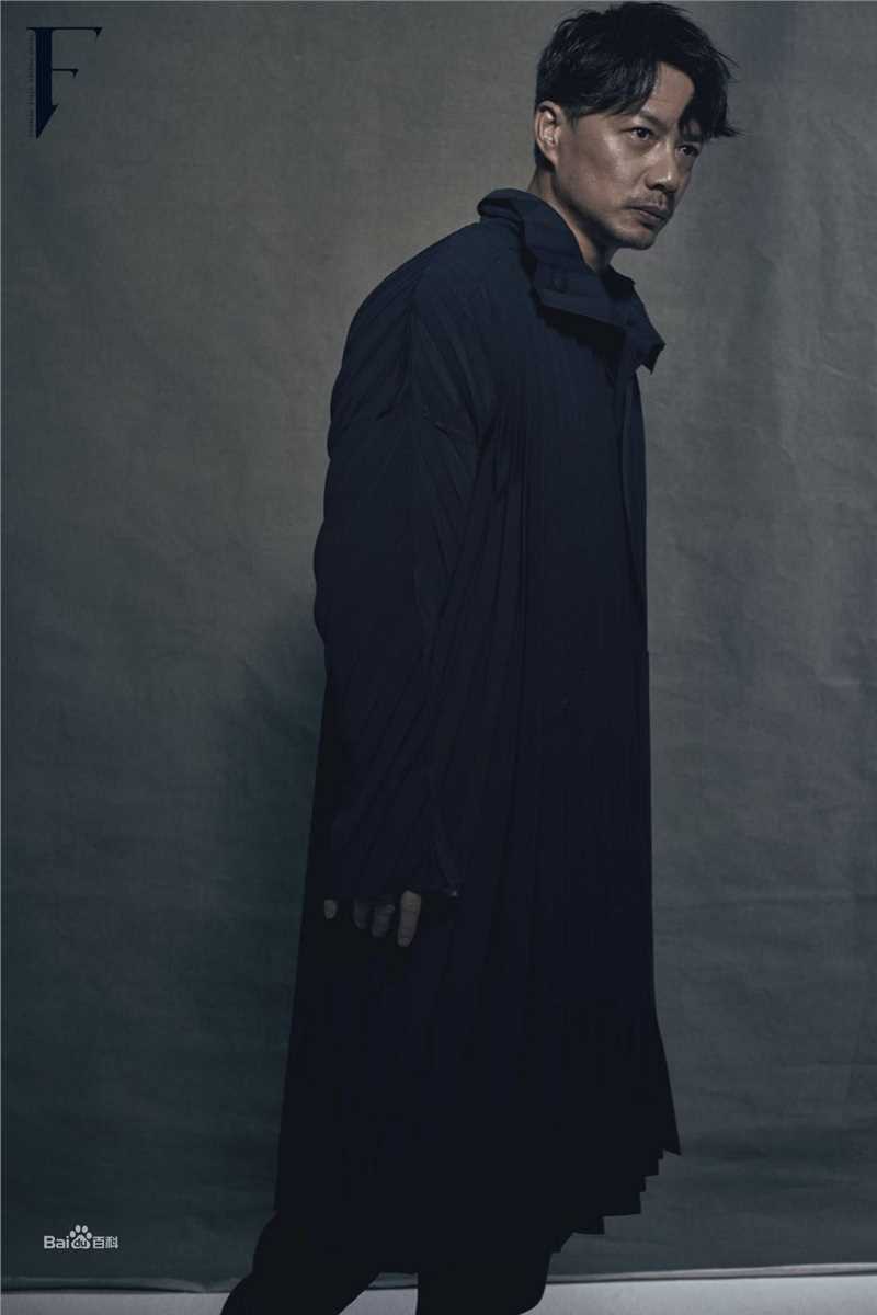 段奕宏(Duan Long)时尚画报前后照片