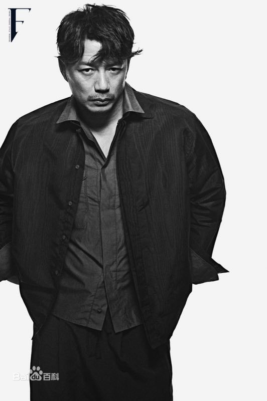 段奕宏(Duan Long)时尚画报前后照片