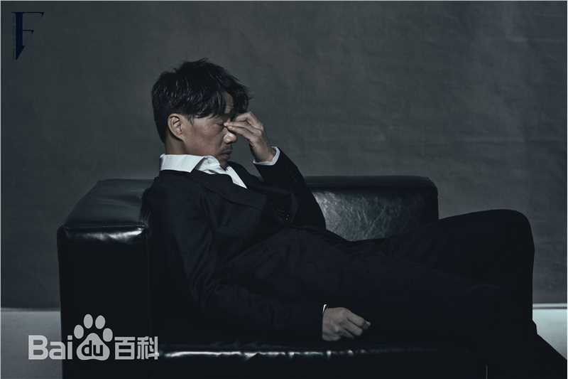 段奕宏(Duan Long)时尚画报前后照片