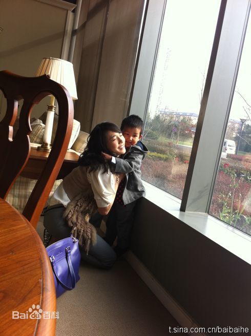 白百何(Bai Baihe)与儿子元宝素颜照相册