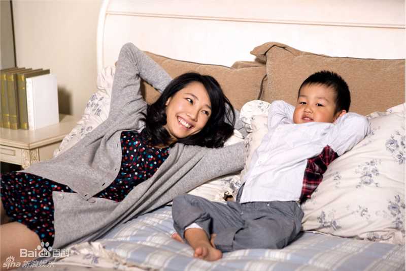 白百何(Bai Baihe)与儿子元宝素颜照相册
