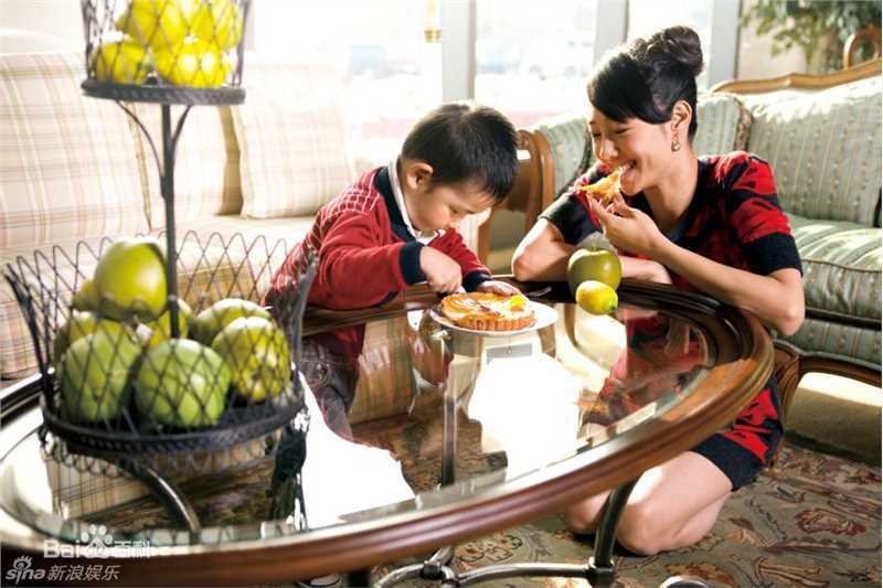 白百何(Bai Baihe)与儿子元宝素颜照相册